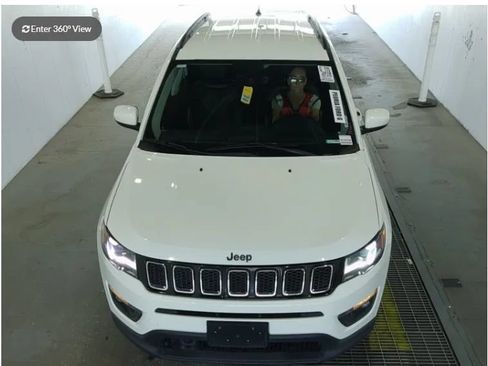 Used 2018 Jeep Compass Latitude w/ Popular Equipment Group AWD/4WD image 3