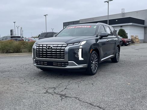 Used 2023 Hyundai Palisade Calligraphy image 3