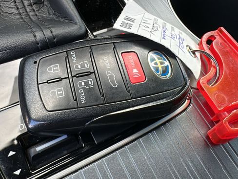Used 2021 Toyota Sienna XSE image 29