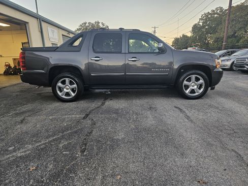 Used 2011 Chevrolet Avalanche LS w/ Regional Value Package image 3