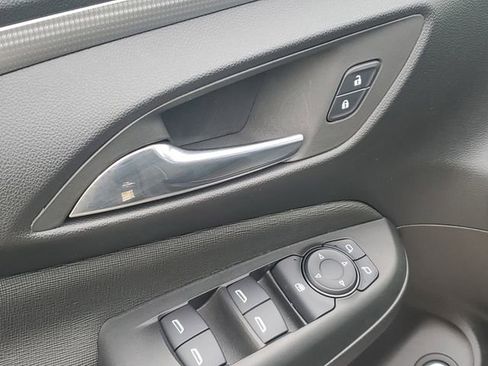 Certified 2025 Buick Envista Sport Touring FWD image 21