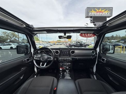 Used 2023 Jeep Wrangler Unlimited Rubicon 4xe w/ Cold Weather Group AWD/4WD image 35