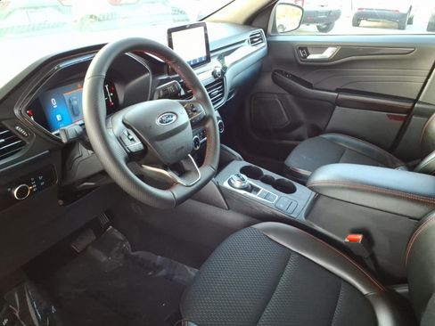 Certified 2025 Ford Escape ST-Line AWD/4WD image 9