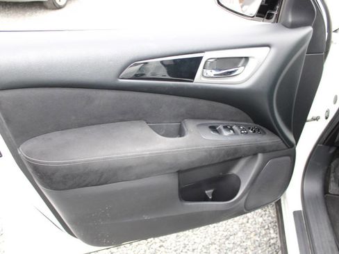 Used 2015 Nissan Pathfinder SV image 21