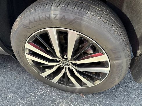 Certified 2025 Nissan Pathfinder Platinum AWD/4WD image 9