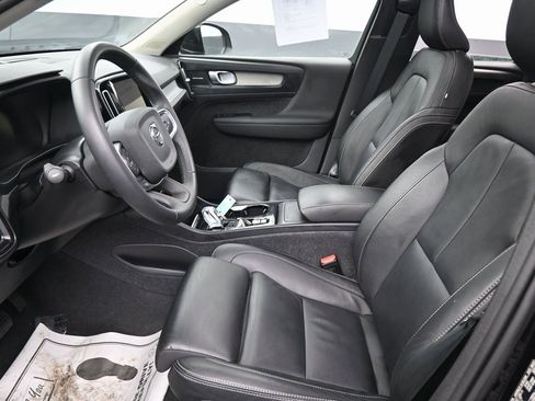 Used 2024 Volvo XC40 B5 Ultimate w/ Protection Package Premier image 24