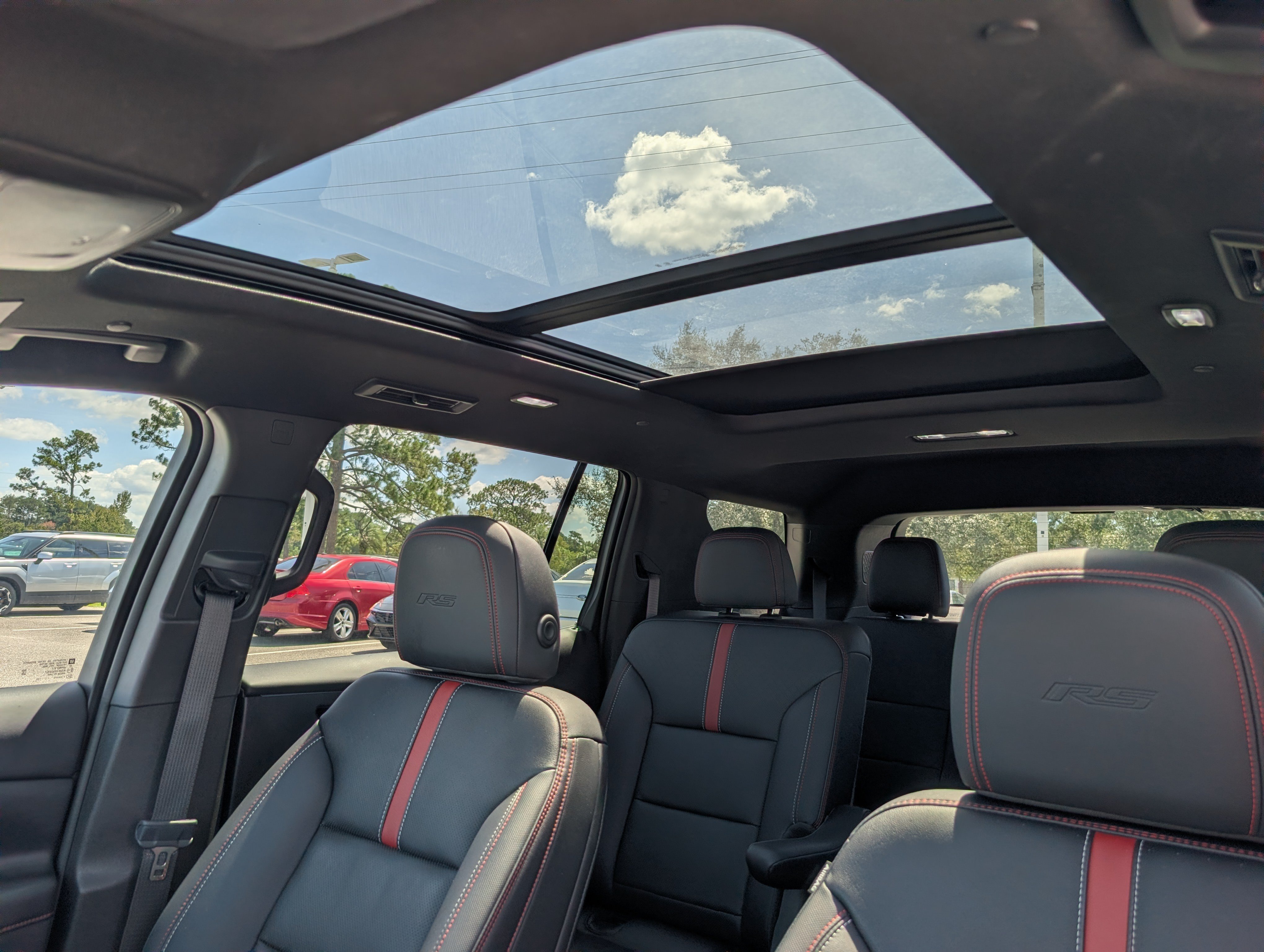 Used 2025 Chevrolet Traverse RS w/ LPO, Floor Liner Package FWD image 17