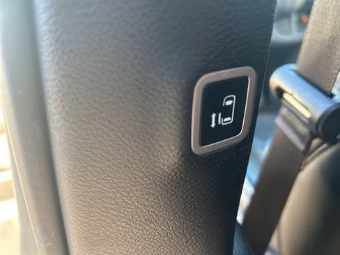 Used 2022 Chrysler Pacifica Limited w/ S Appearance Package image 23