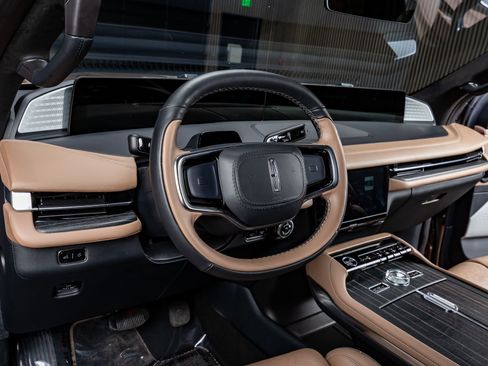 Used 2025 Lincoln Navigator Black Label image 18