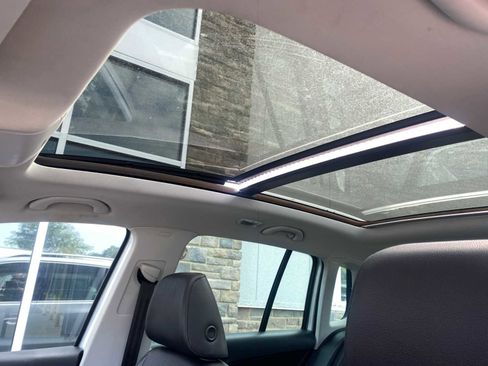 Used 2012 Volkswagen Tiguan SE image 22