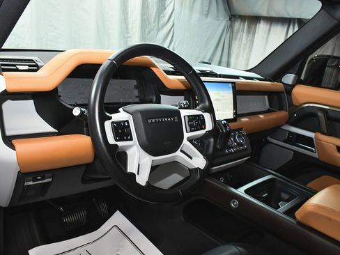 Used 2024 Land Rover Defender 130 X-Dynamic SE image 19