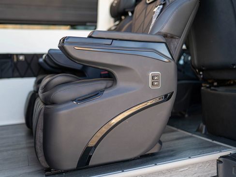 Used 2024 Mercedes-Benz Sprinter 2500 image 26