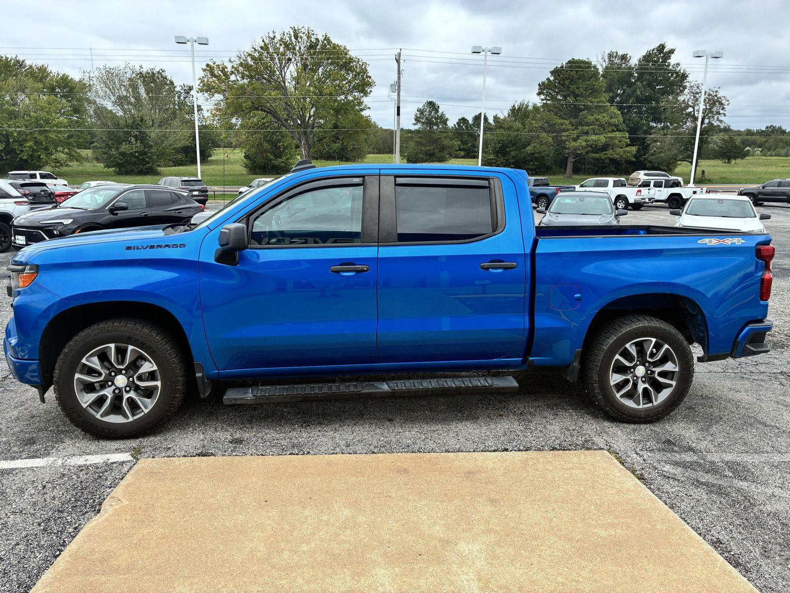 Used 2022 Chevrolet Silverado 1500 Custom w/ LPO, Dark Essentials Package AWD/4WD image 5