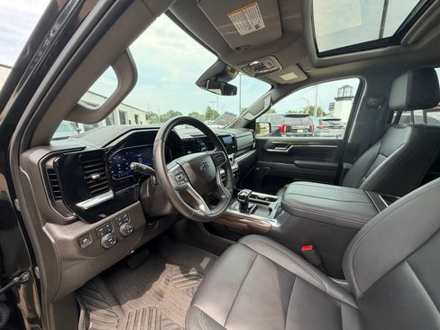 Used 2024 Chevrolet Silverado 1500 RST AWD/4WD image 10