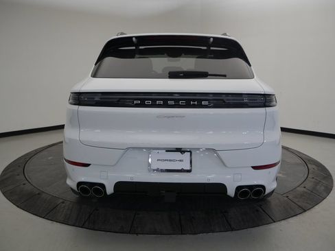Certified 2026 Porsche Cayenne AWD/4WD image 6