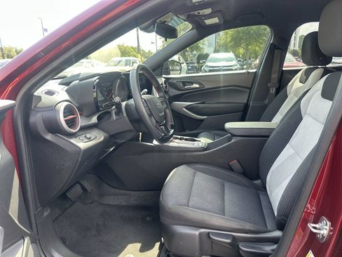 Used 2025 Chevrolet Trax RS w/ Driver Confidence Package FWD image 16