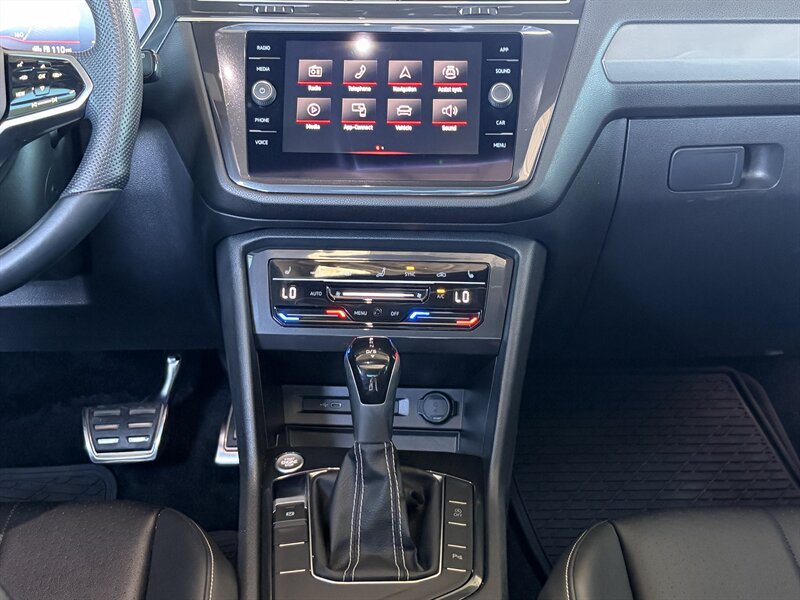 Used 2023 Volkswagen Tiguan SE R-Line FWD image 20
