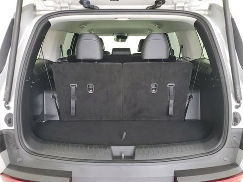 Used 2025 Hyundai Santa Fe SEL FWD image 9