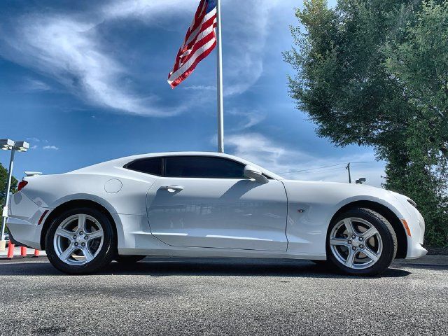 Used 2023 Chevrolet Camaro LT RWD image 9
