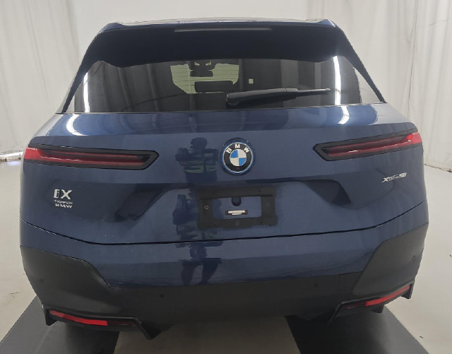 Used 2024 BMW iX xDrive50 w/ Premium Package AWD/4WD image 5