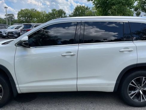 Used 2016 Toyota Highlander XLE AWD/4WD image 4