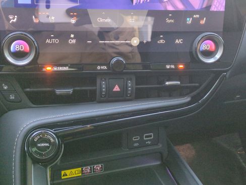 Used 2026 Lexus NX 350 AWD w/ Luxury Package image 22