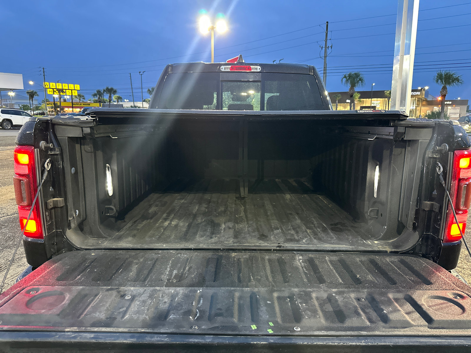 Used 2021 RAM 1500 Limited AWD/4WD image 16
