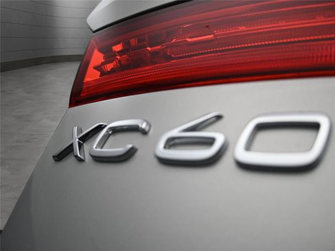 Used 2023 Volvo XC60 B6 Ultimate w/ Climate Package image 21