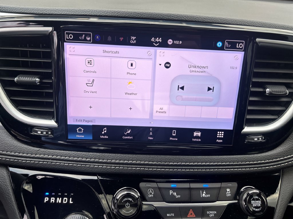Used 2025 Chrysler Pacifica Limited FWD image 23