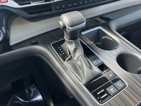 Used 2024 Toyota Sienna Platinum image 30