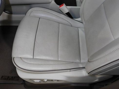 Used 2023 GMC Yukon Denali image 37