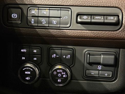 Used 2022 GMC Yukon Denali w/ Denali Ultimate Package image 88