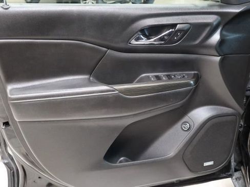 Used 2018 GMC Acadia SLT image 17