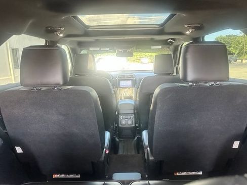 Used 2018 Ford Explorer Platinum AWD/4WD image 16