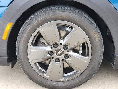 Used 2022 MINI Cooper 2-Door Hardtop image 7