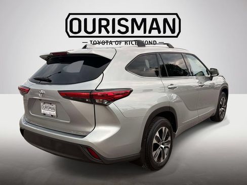 Used 2022 Toyota Highlander XLE AWD/4WD image 8