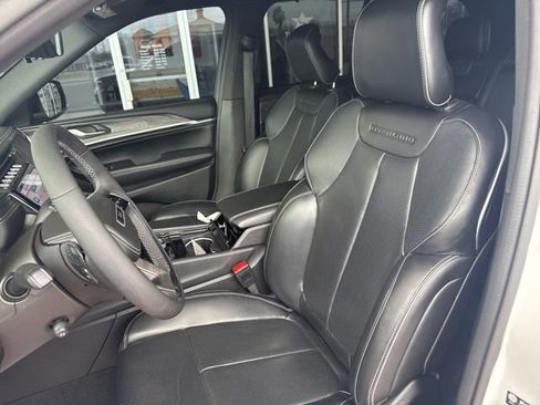 Used 2023 Jeep Grand Cherokee Overland w/ Luxury Tech Group IV image 13