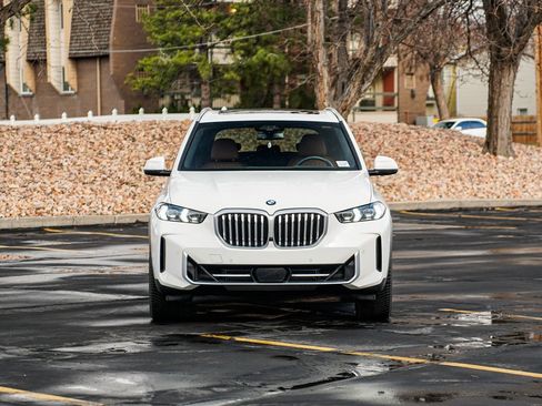 Used 2024 BMW X5 xDrive40i w/ Premium Package image 2