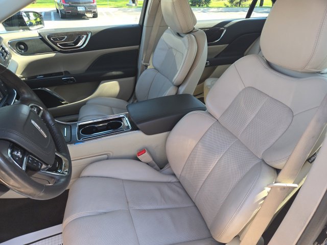 Used 2020 Lincoln Continental AWD w/ Premium Package image 7