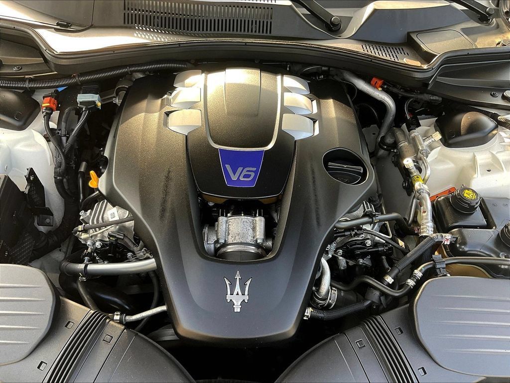 Used 2022 Maserati Ghibli Modena Q4 AWD/4WD image 30