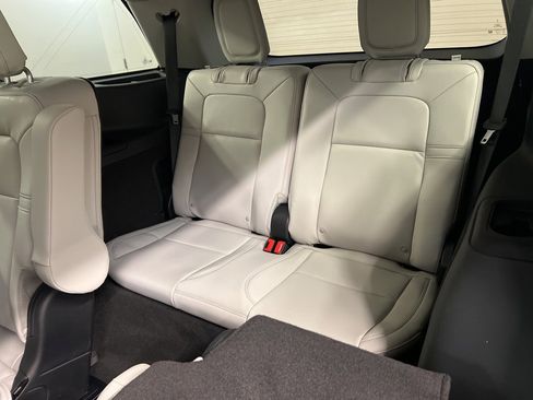 New 2026 Lincoln Aviator AWD image 32