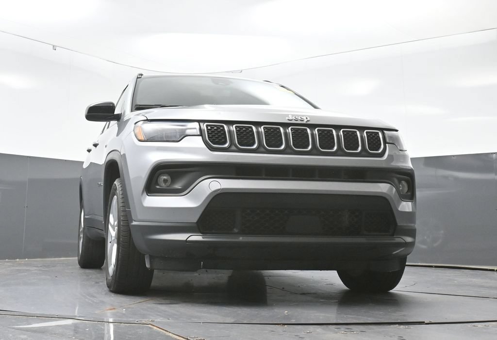 Used 2024 Jeep Compass Latitude AWD/4WD image 52
