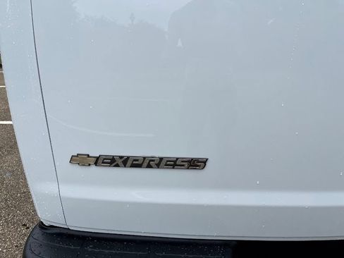 Used 2018 Chevrolet Express 2500 LT w/ LT Preferred Equipment Group RWD image 45