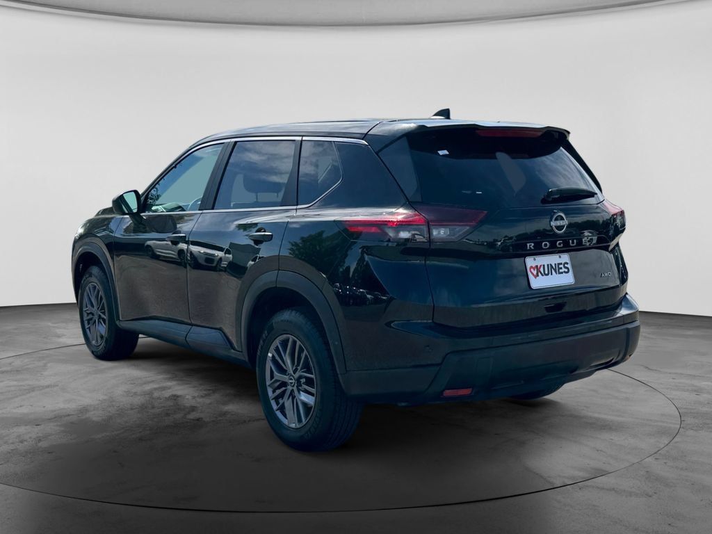 Used 2024 Nissan Rogue S AWD/4WD image 6