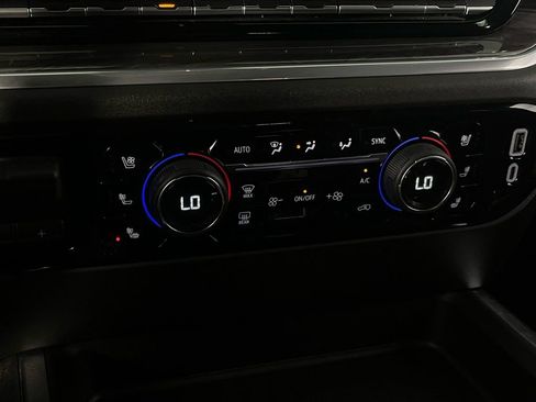 Used 2025 Chevrolet Silverado 2500 LTZ w/ LTZ Convenience Package image 18