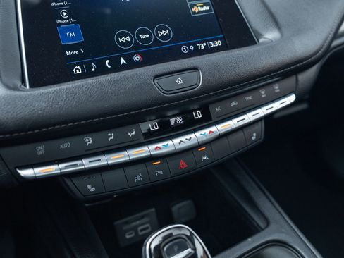 Used 2022 Cadillac XT4 Premium Luxury w/ Sun And Sound Package AWD/4WD image 31