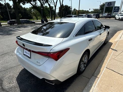 Used 2022 Toyota Avalon XLE FWD image 6