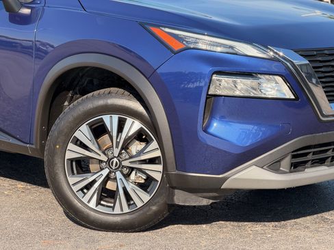 Used 2023 Nissan Rogue SV FWD image 3