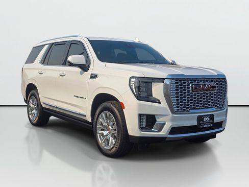 Used 2024 GMC Yukon Denali w/ Advanced Technology Package AWD/4WD image 9