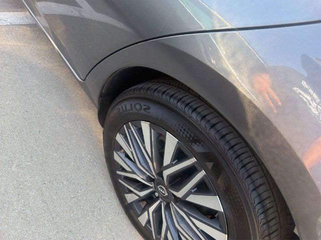 Used 2024 Nissan Altima 2.5 SV FWD image 12